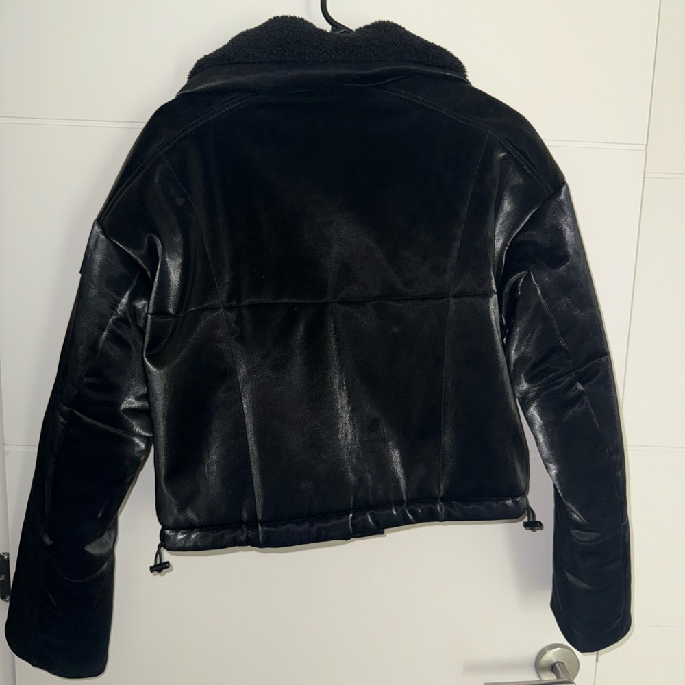 ALO Yoga Black Puffer Jacket - Picture 5 of 7